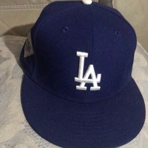 Los Angela’s Dodgers Fitted hat with World Series 2017 Patch size 7 3/8 🧢 ⚾️ 🏟